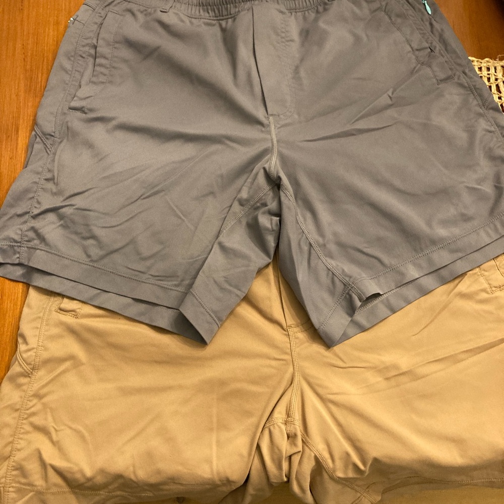 2 pairs of mens Large bird dogs shorts